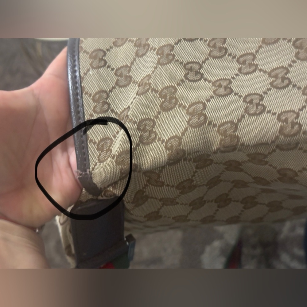 Gucci Tan and Green Messenger Bag with Signature Monogram - Picture 9 of 17